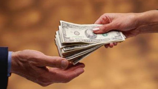  Lebanese banks hold about 70 percent of the nation’s debt and are “highly” liquid with an average loan-to-deposit ratio of 35 percent, Credit Libanais SAL said in July