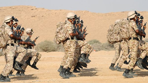 A picture taken June 26, 2011 shows Saudi special forces graduates showing their skills. (AFP/File)