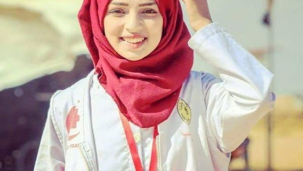 Volunteering Palestinian paramedic Razan Najjar was shot dead by israeli snipers (Twitter)
