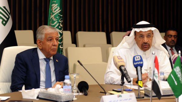 Saudi Energy Minister Khalid al-Falih (R) and Iraqi Oil Minister Jabbar al-Luaybi hold a joint press conference in the Saudi Red Sea resort. (AFP) 