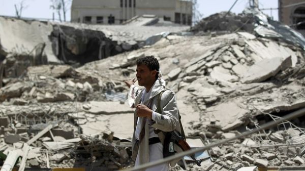 قتل منذ التدخل العسكري في اليمن نحو عشرة آلاف شخص.