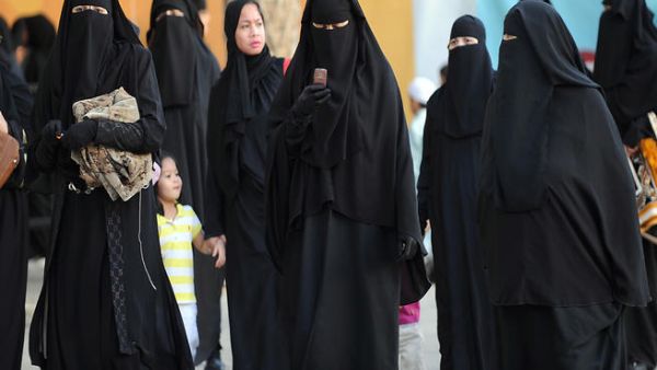 Omair explained that the ratio of Saudi women assuming senior administrative positions has increased from 19 percent in 2004 to 24 percent in 2014. Omair explained that the ratio of Saudi women assuming senior administrative positions has increased from 19 percent in 2004 to 24 percent in 2014.