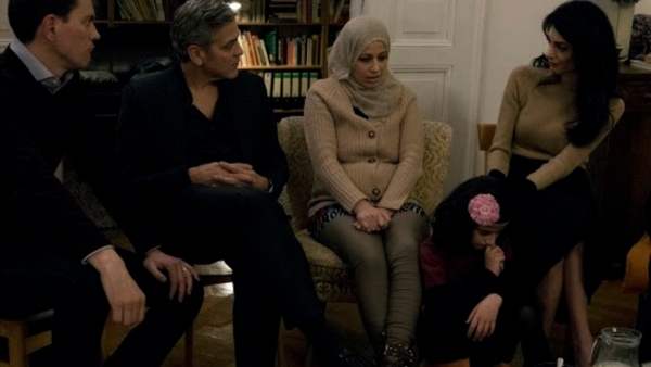 George and Amal with a Syrian refugee mum and her 11-year-old daughter.(Amalalamuddinstyle.files.wordpress.com)