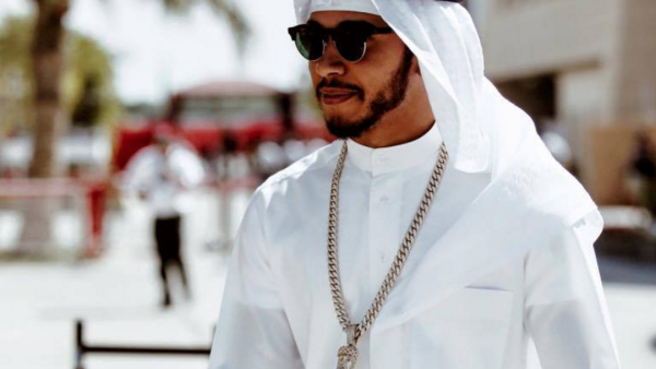 The F1 world champion kept cool by wearing the gown, called as a Thwab, prior to finishing third in the race. (Facebook)