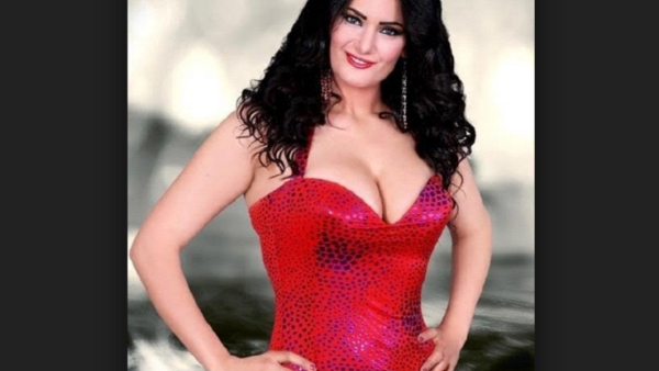 Just days after naked selfies were leaked from Sama el Masry's mobile phone, she's now dishing out religious advice to her fans. (Screenshot)