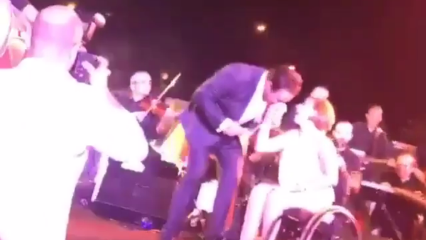 She was the luckiest girl in the room that evening. (Instagram)