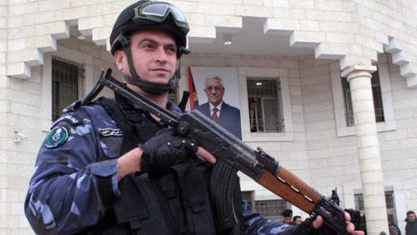 A Palestinian police officer stands guard outside a West Bank building. (AFP photo) 