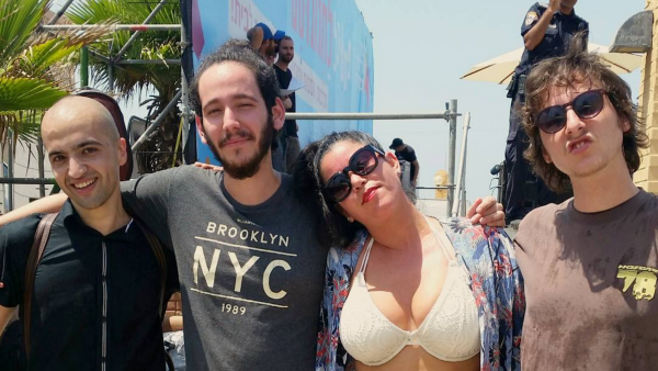 Hanna and her band at the beachside event. (Instagram)