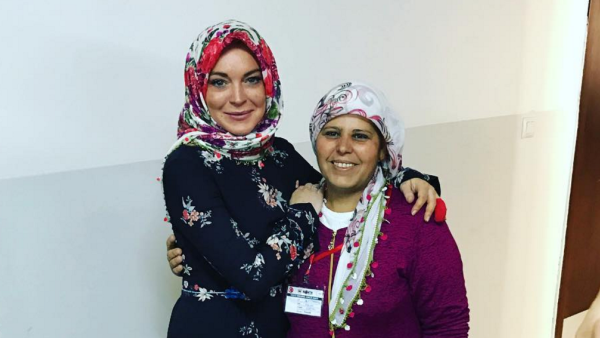 Lindsay with one of the refugee aid workers in Istanbul. (Instagram)