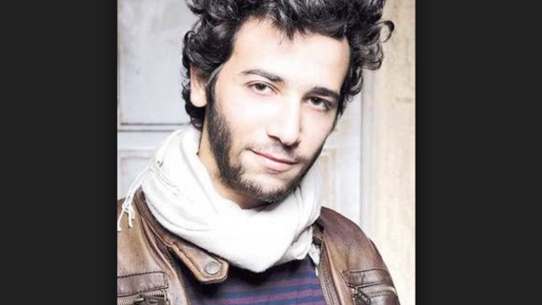 Egyptian actor Karim talking to TV host Mona about his Jewish roots. (www.elcinema.com)