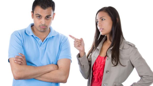 أكثر 4 أسباب يلجأ أحد الزوجين إلى طرد الآخر من المنزل