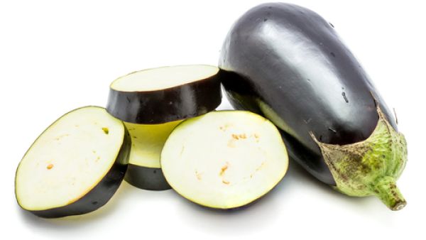 من فوائد الباذنجان أنه منخفض بالسّعرات الحراريّة والدّهون