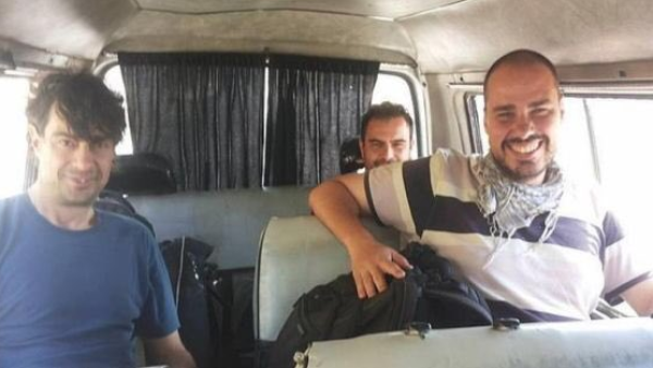 An old photo of the three Spanish journalists is circulating on Twitter to celebrate their release. (Twitter)