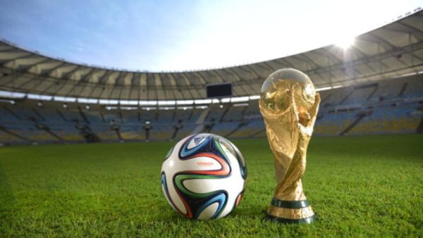 كرة برازوكا بجوار كأس العالم