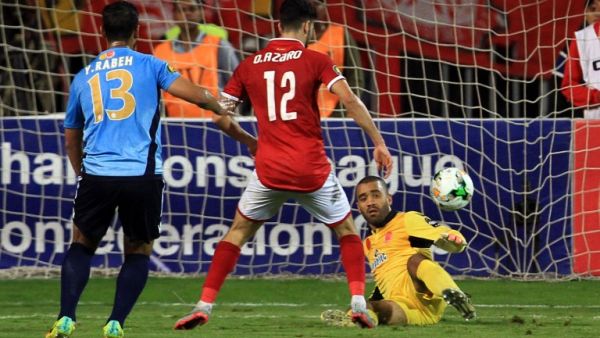 Wydad's goalkeeper Zouheir Laaroubi (R) vies for the ball with Ahly's forward Walid Azaro (C) during the CAF Champions League final football match between Al-Ahly vs Wydad Casablanca at the Borg El Arab Stadium in Alexandria on October 28, 2017.
STRINGER / AFP