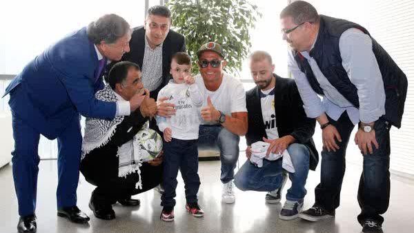 Ahmed Dawabsha met his idol Cristiano Ronaldo today (source: @BlancoEdition)