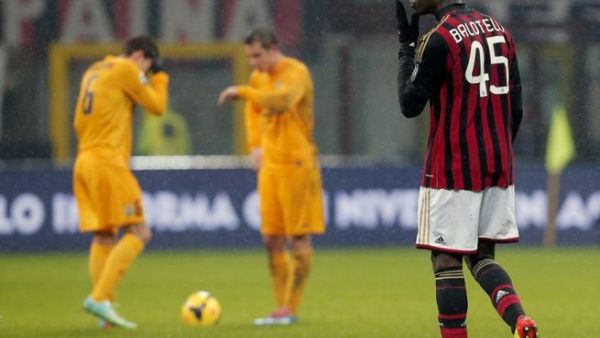 بالوتيلي يحتفل بهدفه