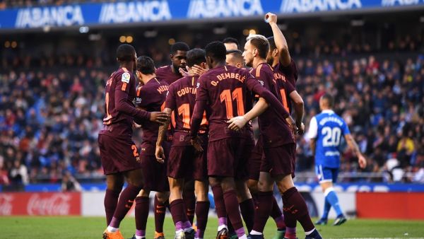 لاعبو برشلونة يحتفلون خلال المباراة