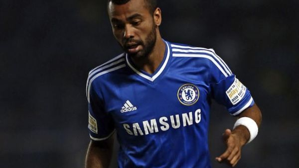 Ashley Cole's England place under threat, warns Hodgson Ashley Cole's England place under threat, warns Hodgson