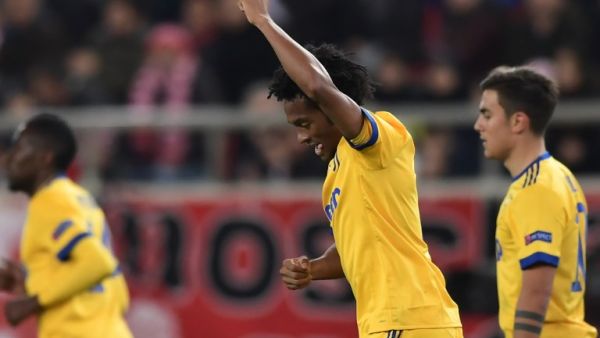 كوادرادو يحتفل بهدفه