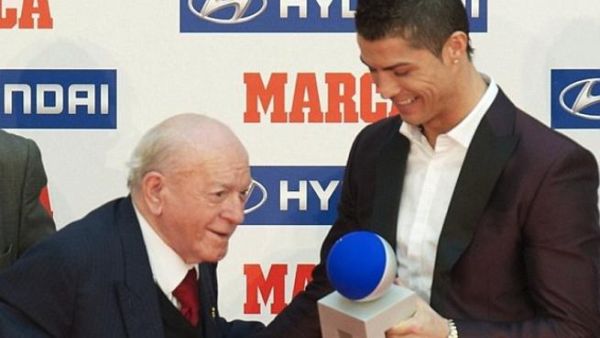 صورة أرشيفية لكريستيانو رونالدو نجم الريال الحاليg ودي ستيفانو الأسطورة