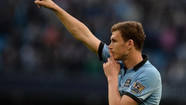 دجيكو بقميص مانشستر سيتي