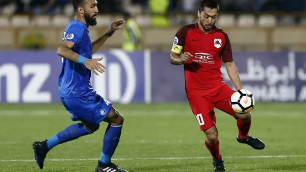 Esteghlal's midfielder Roozbeh Cheshmi (L) vies for the ball with Al-Rayyan's midfielder and captain Rodrigo Tabata during the AFC Champions League football match between Iran's Esteghlal and Qatar's al-Rayyan at the Azadi stadium in Tehran, on April 2, 2018.
STRINGER / afp