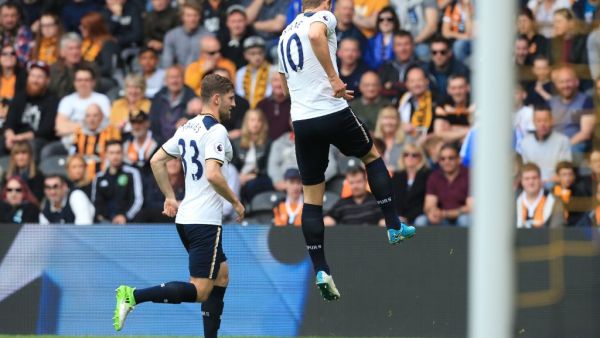 كاين يقود توتنهام لفوز كاسح