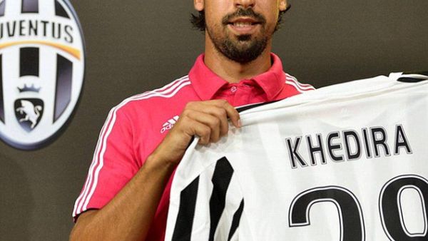 خضيرة يرفع قميص يوفنتوس