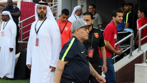 جشع محامي مارادونا يقف طريقاً في عودة الأسطورة لتدريب الفجيرة