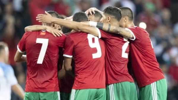 لاعبو المغرب يحتفلون بهدف بلهندة