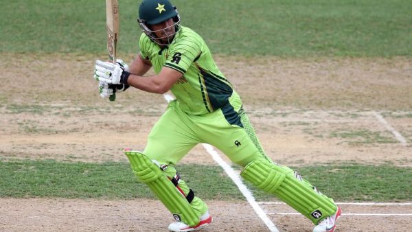 Pakistan's Nasir Jamshed plays a shot during the Pool B Cricket World Cup match between United Arab Emirates and Pakistan at McLean Park in Napier on March 4, 2015.  AFP PHOTO / Michael Bradley
MICHAEL BRADLEY / AFP