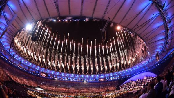 Fireworks are set off during the opening ceremony of the Rio 2016 Olympic Games at the Maracana stadium in Rio de Janeiro on August 5, 2016.
Fabrice COFFRINI / AFP