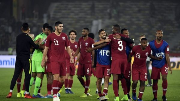 لاعبو قطر يحتفلون بالتأهل