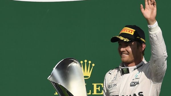 روزبيرغ يحتفل بفوزه