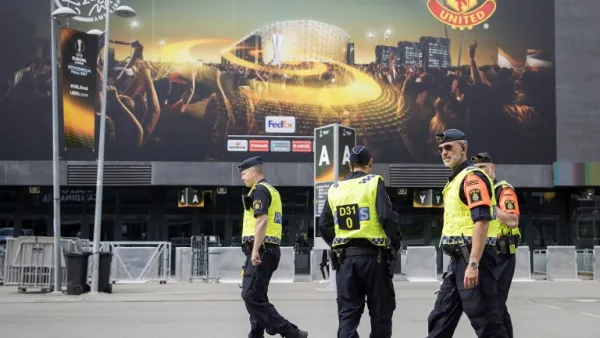 Police patrol outside the Friends arena in Stockholm on May 23, 2017, on the eve of the UEFA Europa League football final between Ajax and Manchester United.
Odd ANDERSEN / AFP
