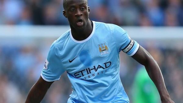 Manchester United 0-3 Manchester City: Moyes' men outclassed as City keep up title hunt