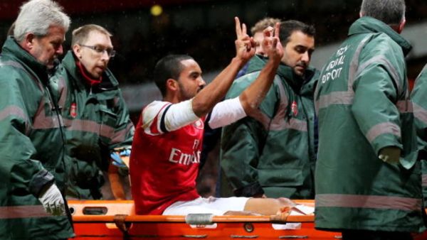 Arsenal's Theo Walcott set to miss up to six months due to injury