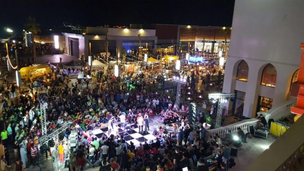 Families and friends continue to flock to Street Nights to enjoy lively entertainment performances. (File photo)