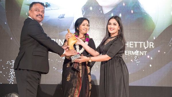 Sudhakar Rao, Presenting Award to Bindu Chettur1 Sudhakar Rao, Presenting Award to Bindu Chettur1