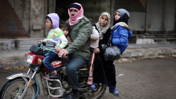 مقتل عشرين مدنيا بينهم 7 اطفال في غارة للنظام السوري على الغوطة الشرقية (المرصد)