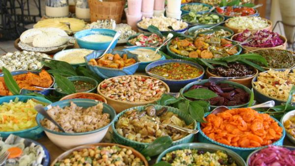 Syrian Souks are famous for their cuisine and meal add ons. [kizie]