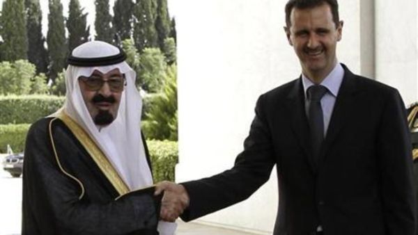 الرئيس السوري بشار الاسد (يمين) يصافح لعاهل السعودي الملك عبد الله بن عبد العزيز