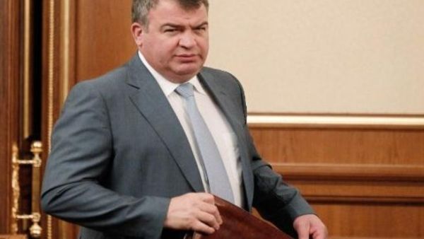 وزير الدفاع الروسي أناتولي سيرديوكوف