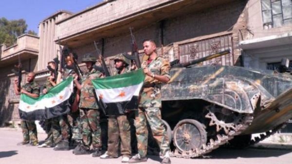 يفرض المقاتلون المعارضون منذ ايام حصارا على معسكر وادي الضيف