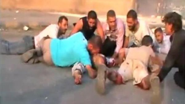 40 شخصا قتلوا بنيران رشاشات ثقيلة وقصف للدبابات في حي الحاضر شمالي نهر العاصي