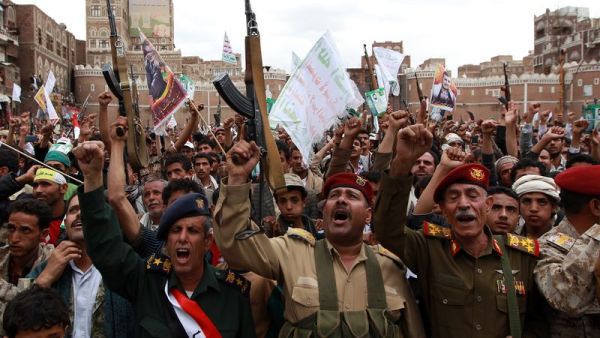 Houthi fighters rally in the Yemeni capital city Sanaa, March 26 2015.  (AFP/Mohammed Huwais)
