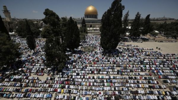 Worshippers at the Al Aqsa compound in Jerusalem participate in this year's first Friday prayers of the Muslim holy month of Ramadan.  Ramadan marks a brief period of eased travel restrictions for many Palestinians.  (AFP/Ahmad Gharabli)