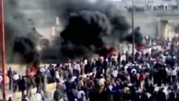 صورة ملتقطة من فيديو لتظاهرة في مدينة معرة النعمان السورية
