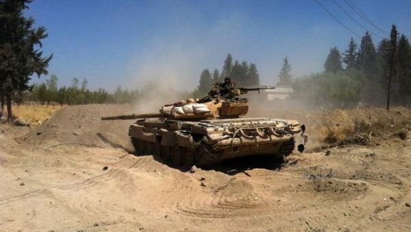 SYRIA, DAMASCUS : A Syrian army tank maneuvers in the Eastern Ghouta area on the northeastern outskirts of Damascus on August 30, 2013. AFP PHOTO/SAM SKAINE SYRIA, DAMASCUS : A Syrian army tank maneuvers in the Eastern Ghouta area on the northeastern outskirts of Damascus on August 30, 2013. AFP PHOTO/SAM SKAINE